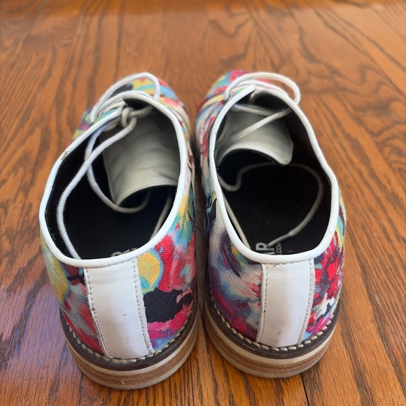 It’s a party for your feet - Picture 3 of 7